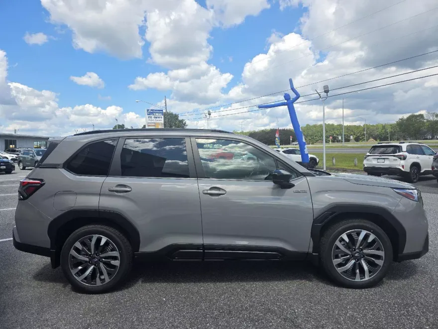 2025 Subaru Forester Touring photo 1
