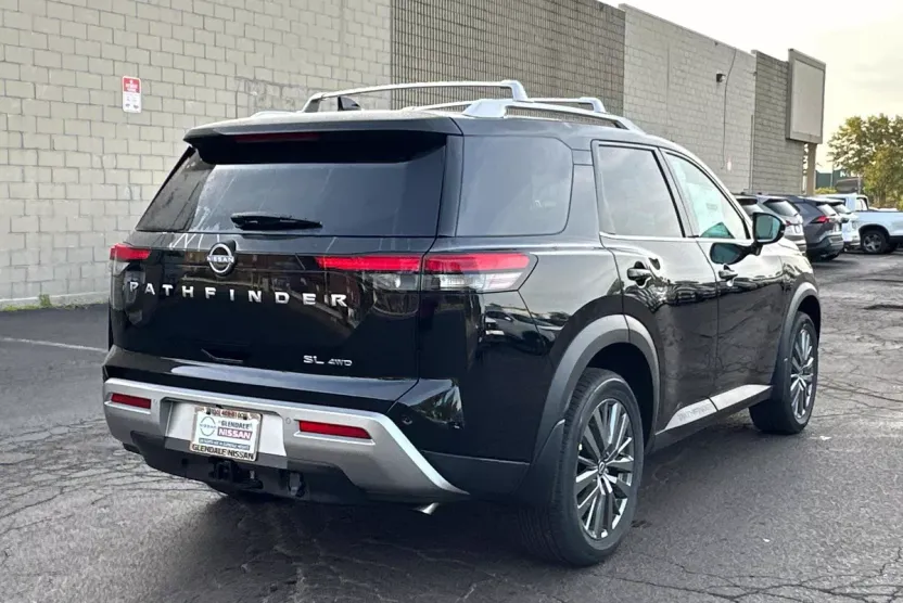 2025 Nissan Pathfinder SL photo 1