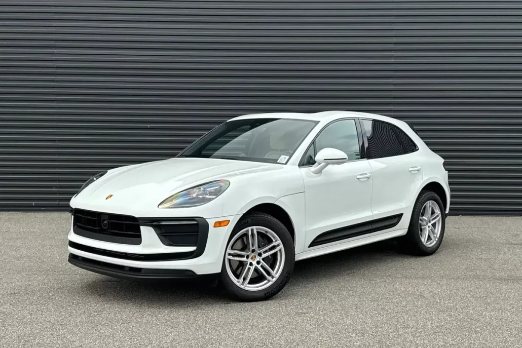 2025 Porsche Macan photo 1