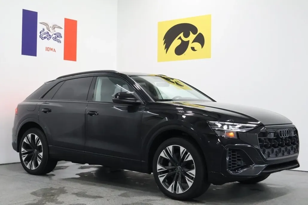 2025 Audi Q8 55 Premium Plus photo 1