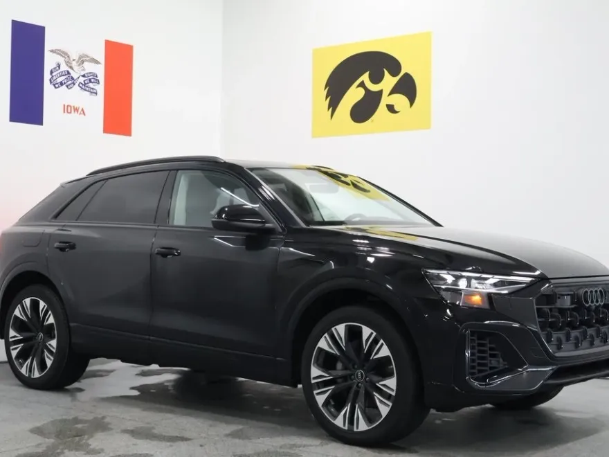 2025 Audi Q8 55 Premium Plus photo 1