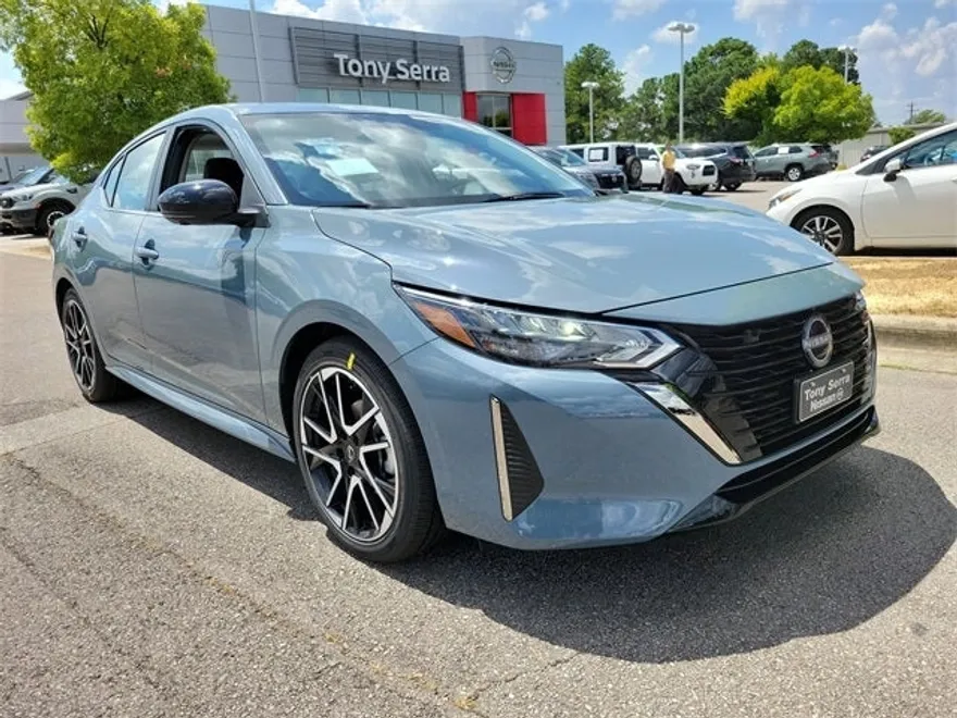 2025 Nissan Sentra SR photo 1