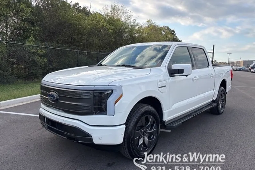 2022 Ford F-150 Lightning Lariat photo 1