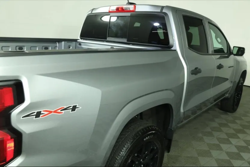 2025 Chevrolet Colorado LT photo 1