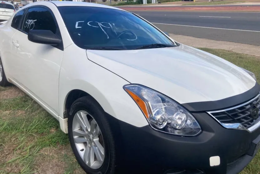 2010 Nissan Altima 2.5 S photo 1