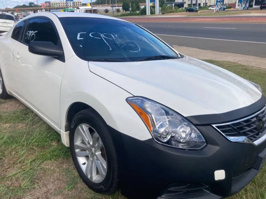 2010 Nissan Altima 2.5 S photo 1