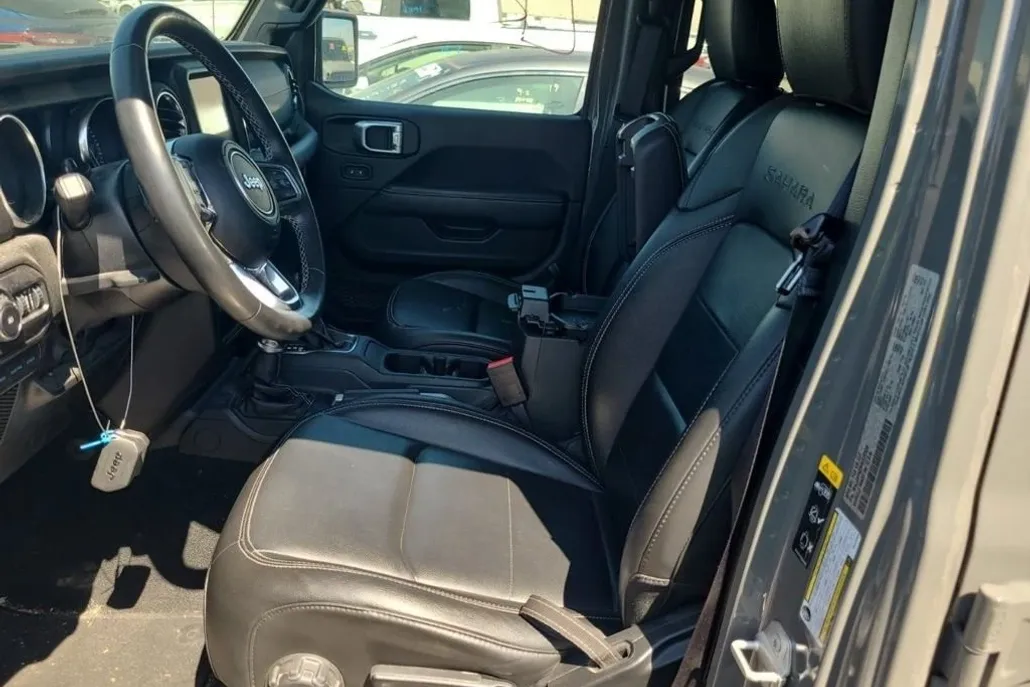 2022 Jeep Wrangler Unlimited Sahara 4xe photo 1