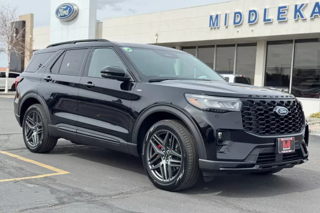 2025 Ford Explorer ST-Line photo 1