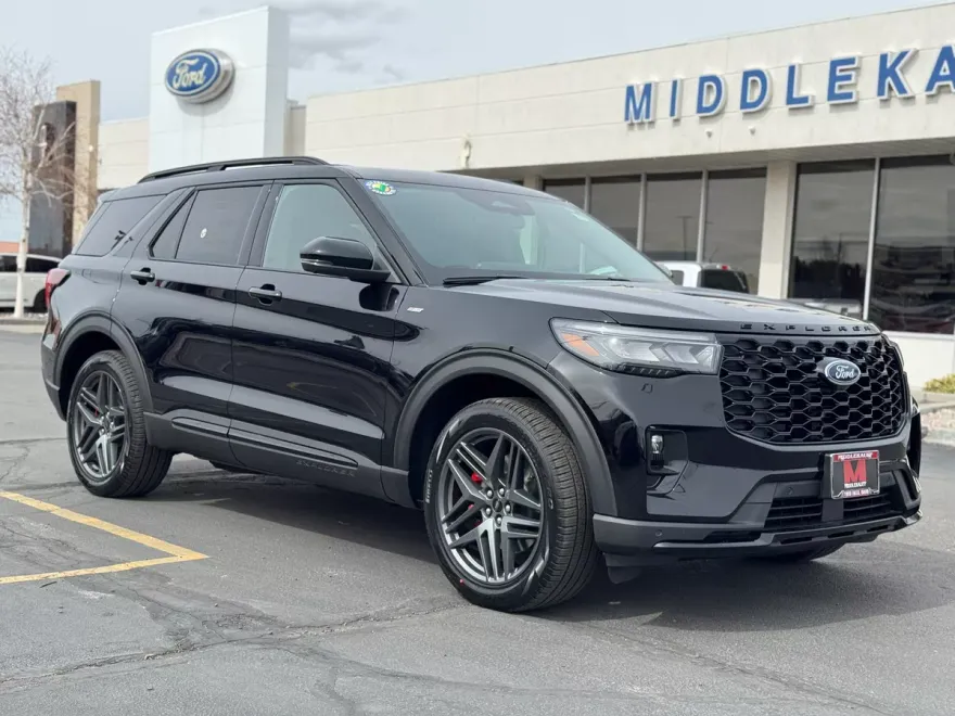 2025 Ford Explorer ST-Line photo 1