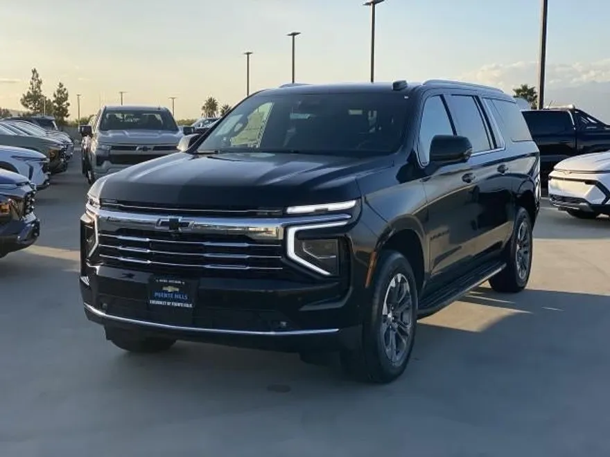 2026 Chevrolet Suburban LT photo 1