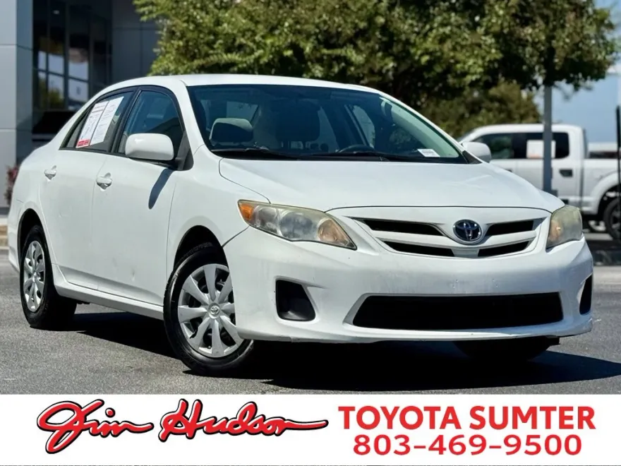 2011 Toyota Corolla LE photo 1