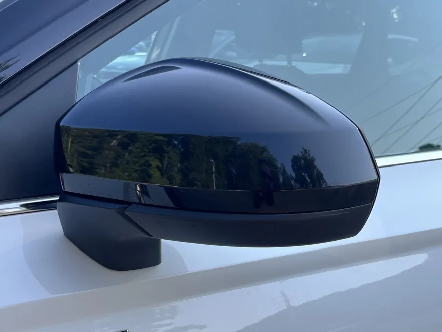 2023 Volkswagen Taos SE photo 1