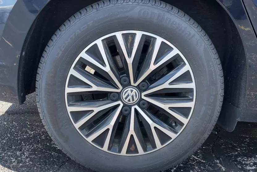 2019 Volkswagen Jetta SEL photo 1