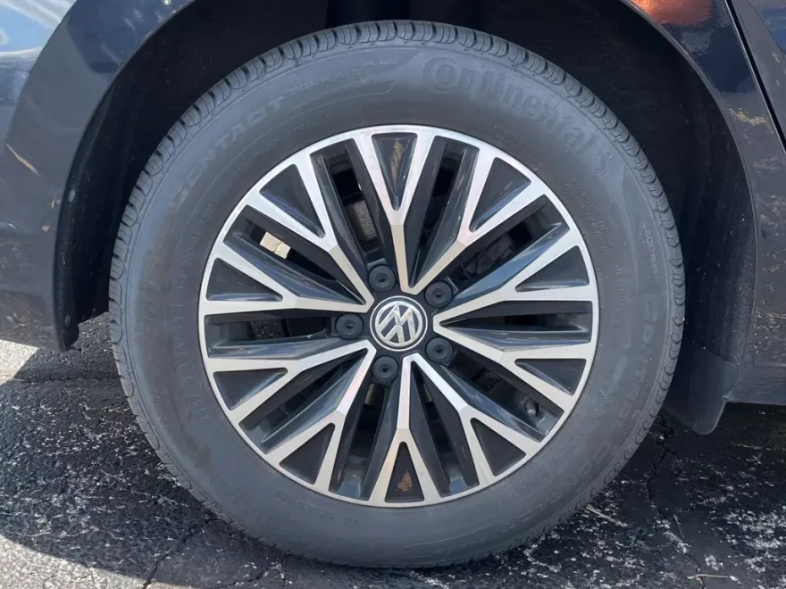 2019 Volkswagen Jetta SEL photo 1