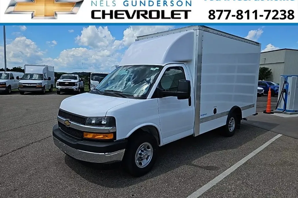 2025 Chevrolet Express Cutaway 3500 photo 1