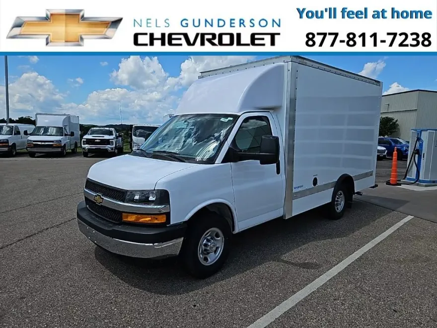2025 Chevrolet Express Cutaway 3500 photo 1
