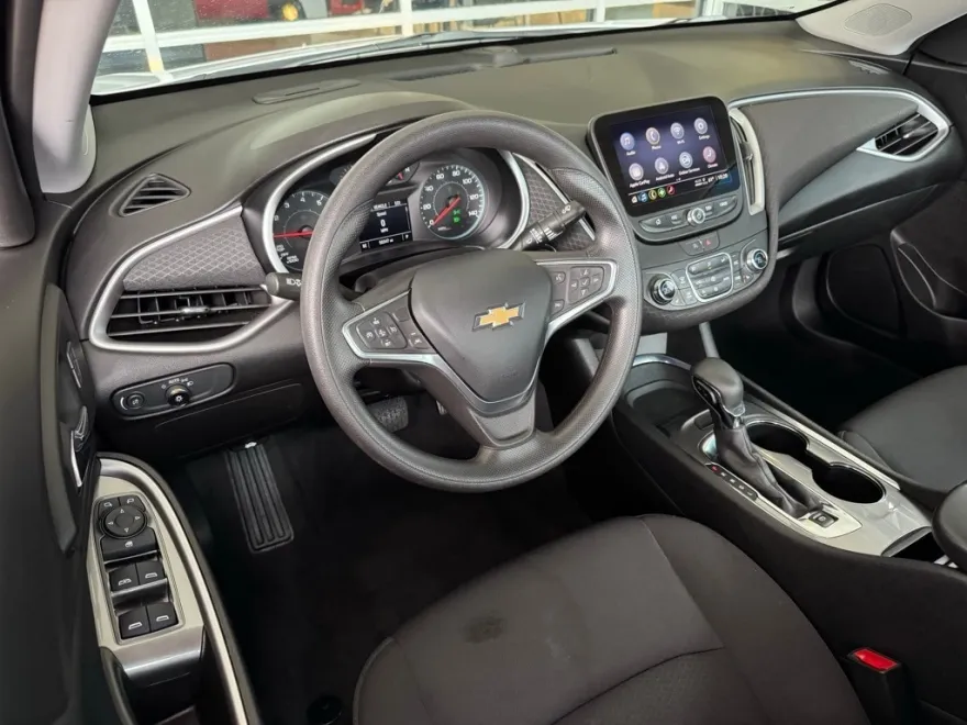 2023 Chevrolet Malibu 1LT photo 1
