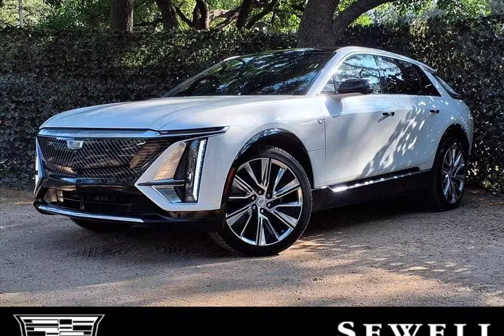 2024 Cadillac Lyriq Luxury photo 1