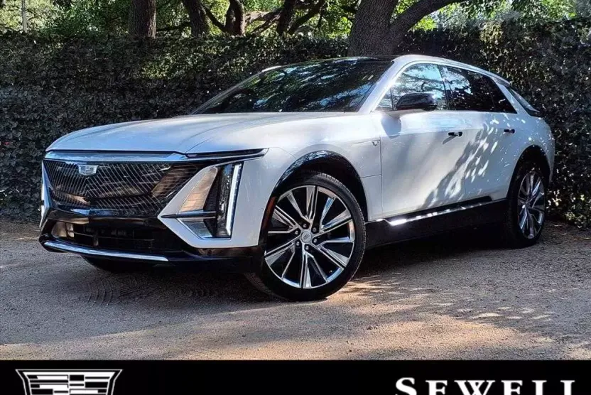 2024 Cadillac Lyriq Luxury photo 1