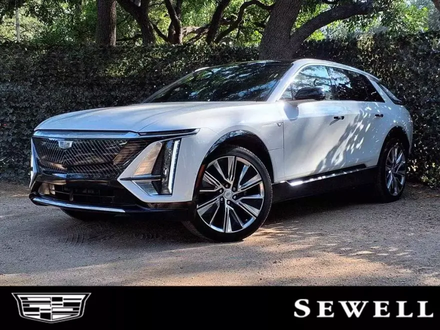 2024 Cadillac Lyriq Luxury photo 1