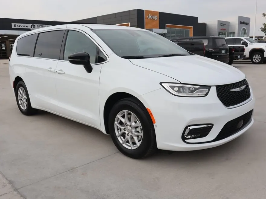 2026 Chrysler Pacifica photo 1