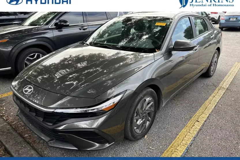 2024 Hyundai Elantra SEL photo 1