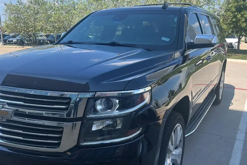 2017 Chevrolet Suburban Premier photo 1