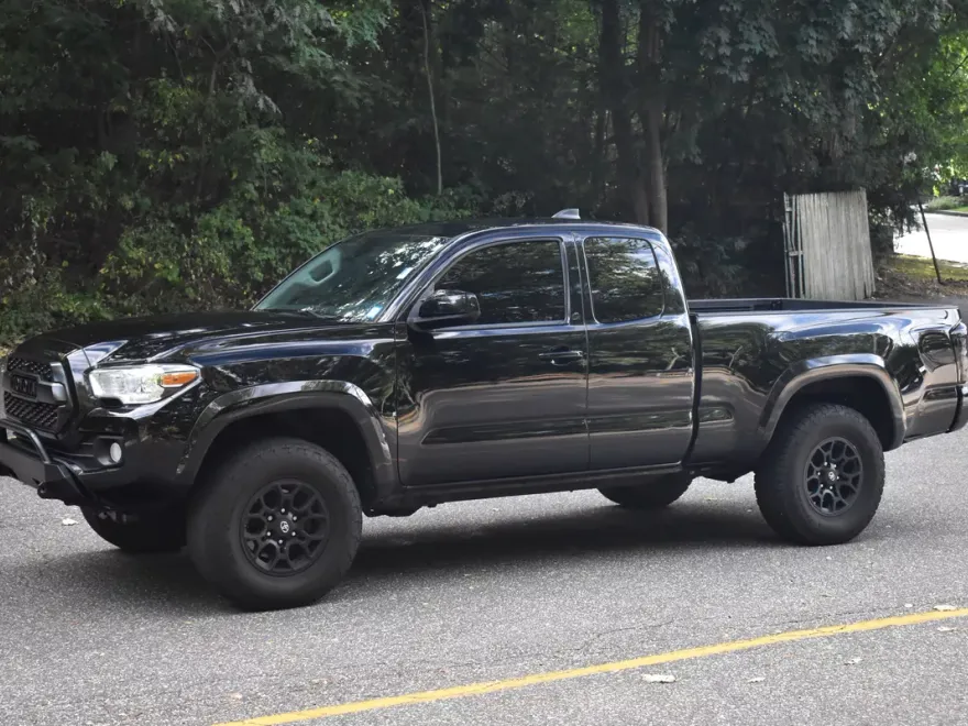 2021 Toyota Tacoma SR5 V6 photo 1