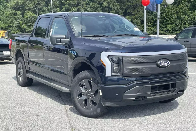 2025 Ford F-150 Lightning photo 1