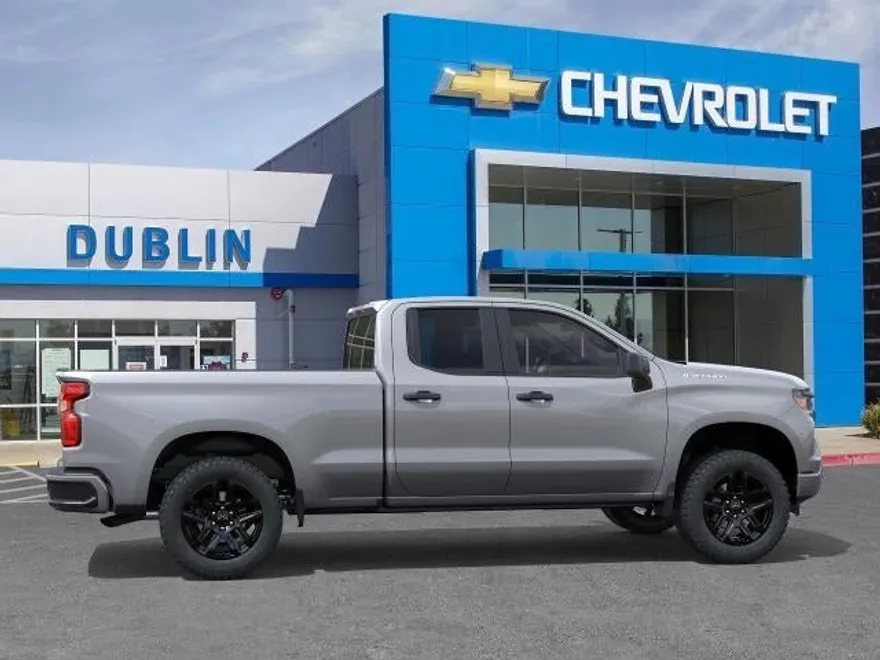2026 Chevrolet Silverado Custom photo 1