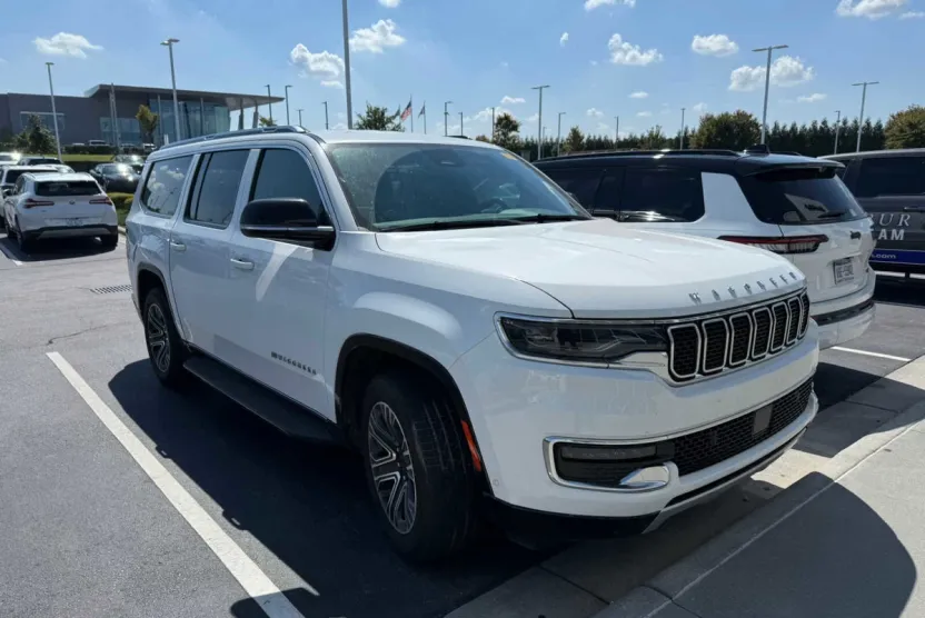 2024 Jeep Wagoneer L Series II photo 1
