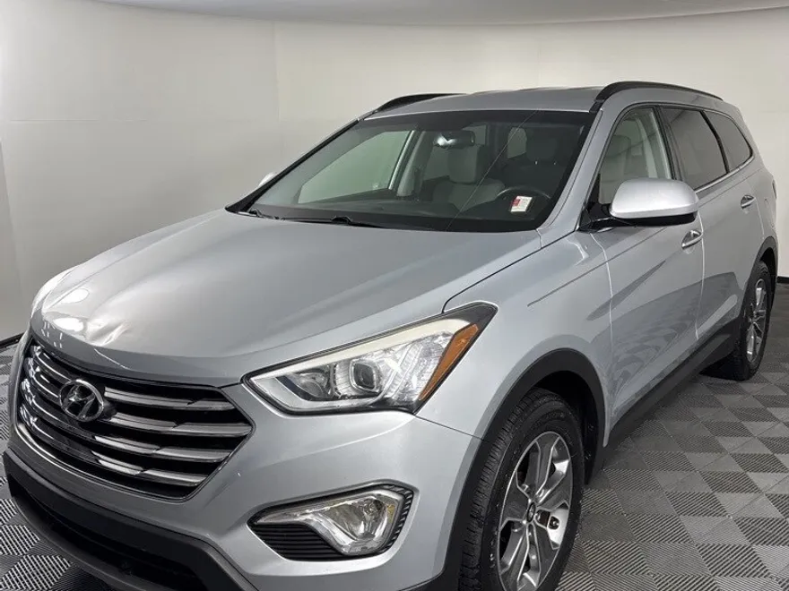 2016 Hyundai Santa Fe SE photo 1