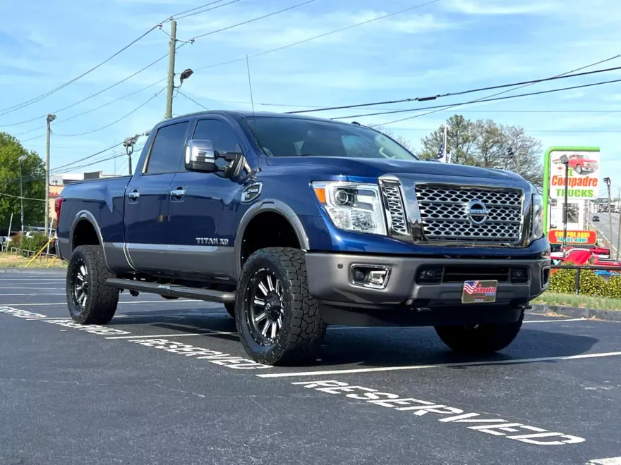 2019 Nissan Titan PRO-4X Crew Cab photo 1