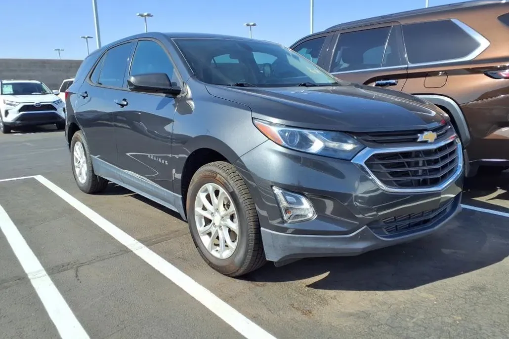 2018 Chevrolet Equinox LS photo 1