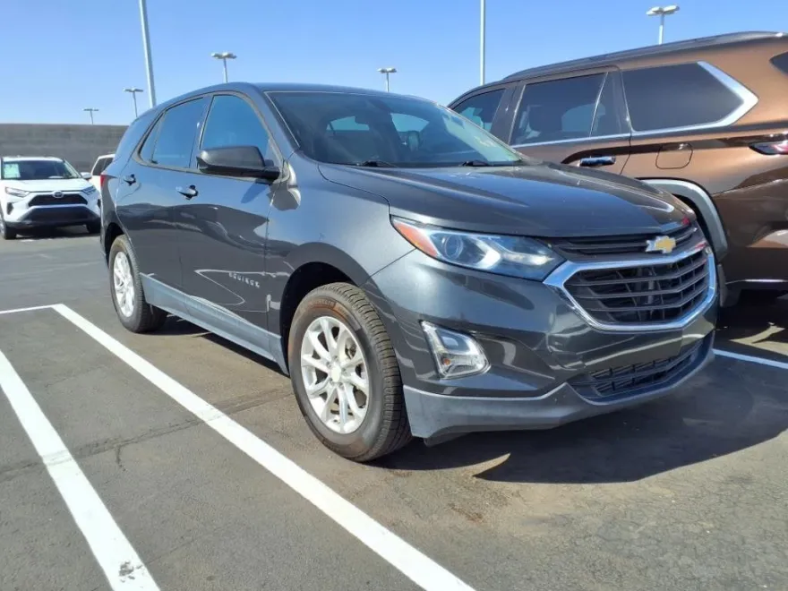 2018 Chevrolet Equinox LS photo 1