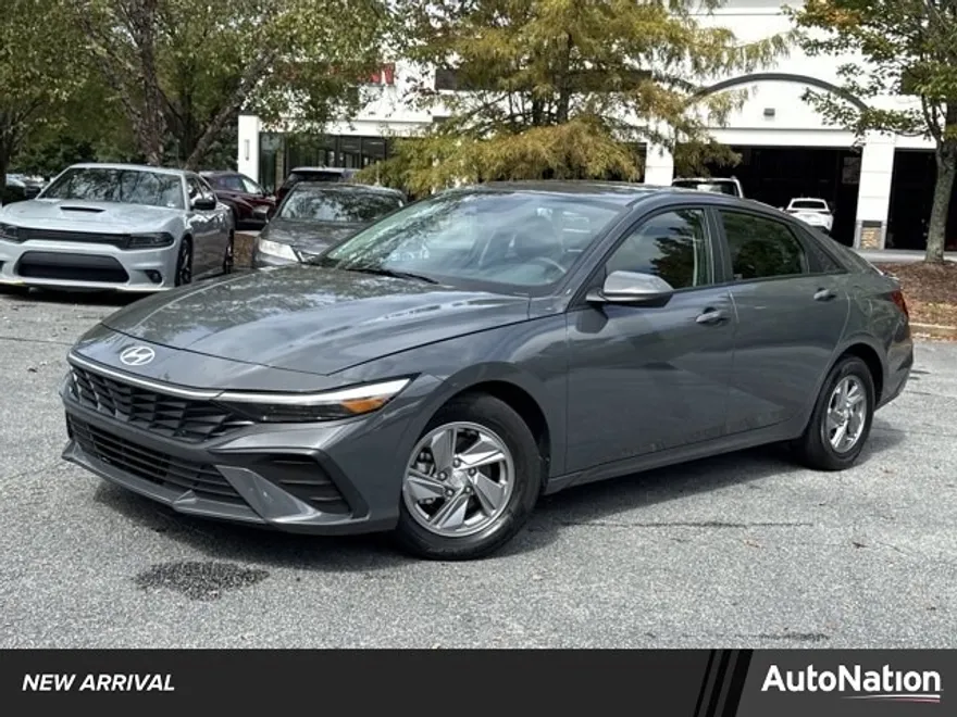 2024 Hyundai Elantra SE photo 1