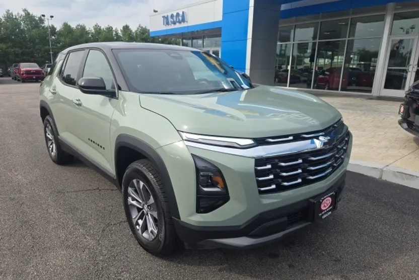 2026 Chevrolet Equinox LT photo 1