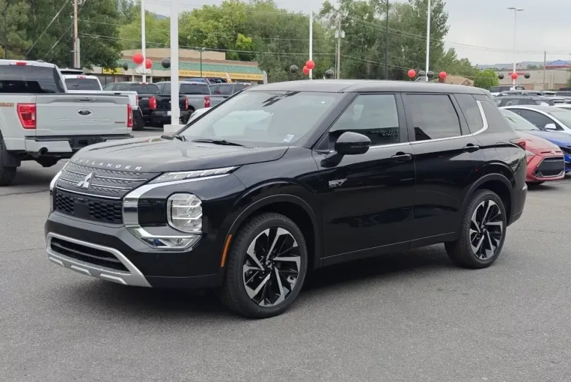2025 Mitsubishi Outlander PHEV SE photo 1