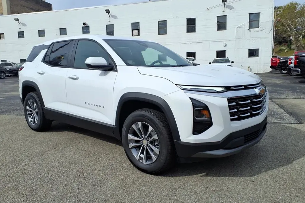 2026 Chevrolet Equinox LT photo 1