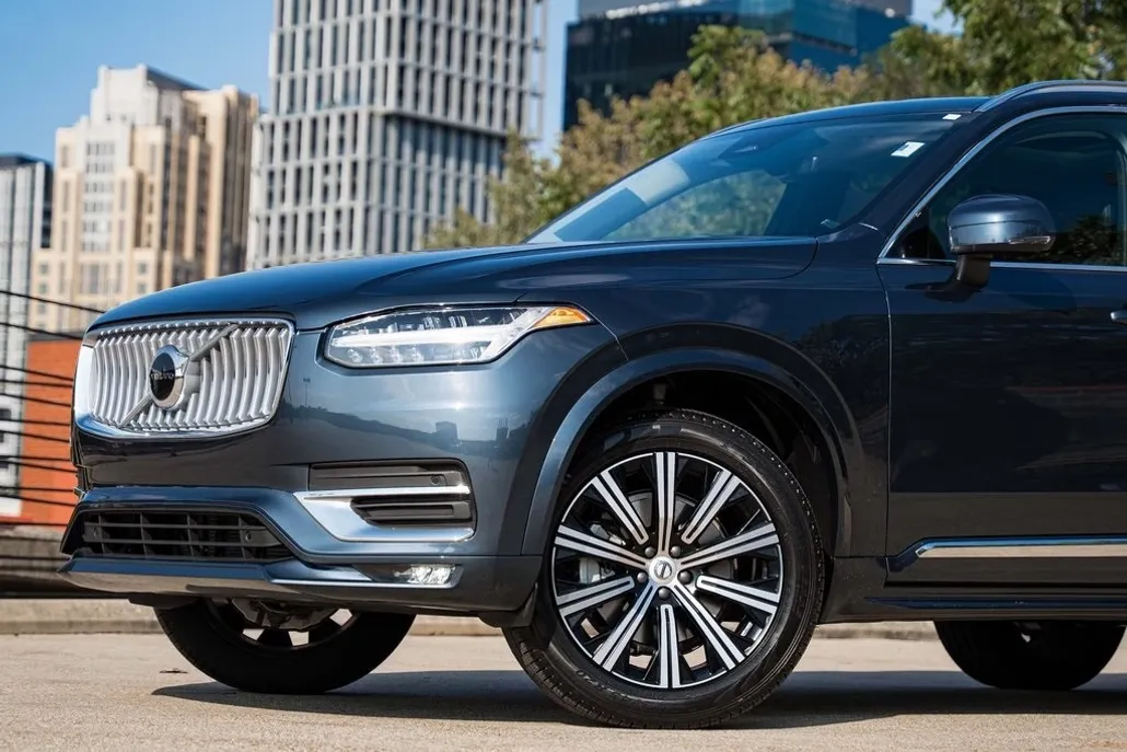 2025 Volvo XC90 B5 Core photo 1