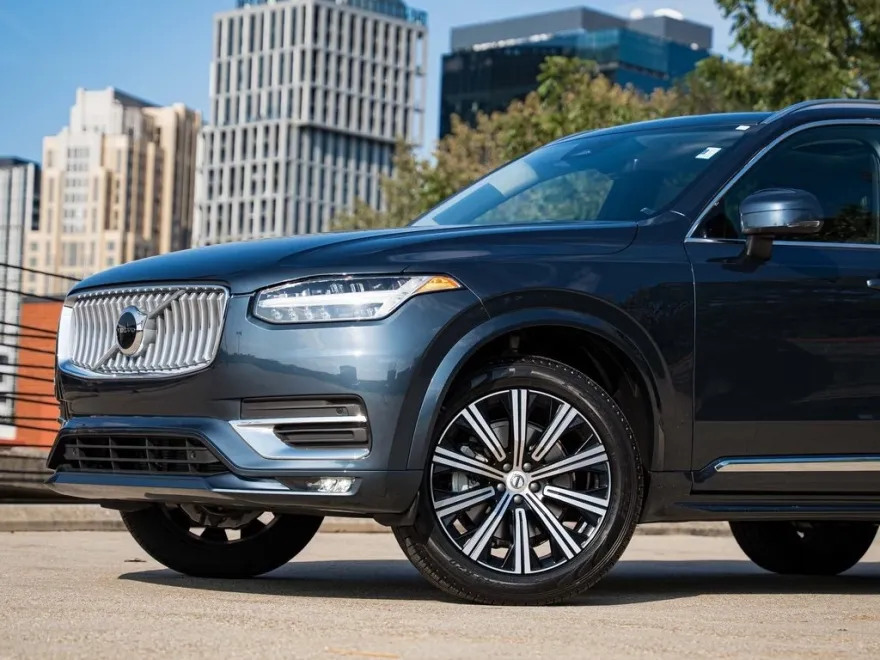 2025 Volvo XC90 B5 Core photo 1