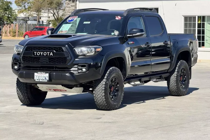 2019 Toyota Tacoma SR5 photo 1
