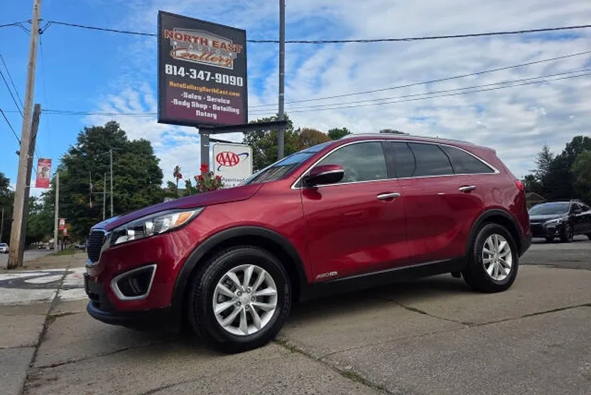 2017 Kia Sorento LX V6 photo 1