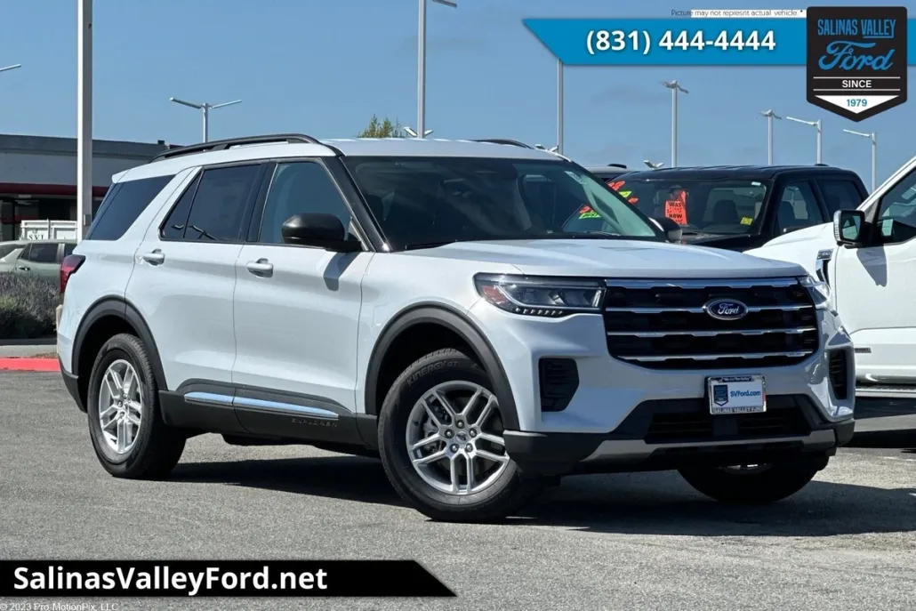 2025 Ford Explorer photo 1