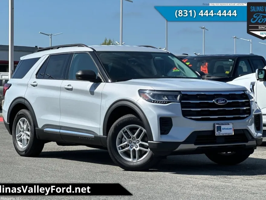 2025 Ford Explorer photo 1