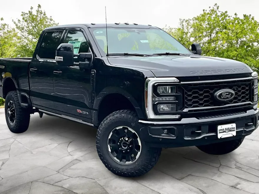 2025 Ford F-250 Lariat photo 1