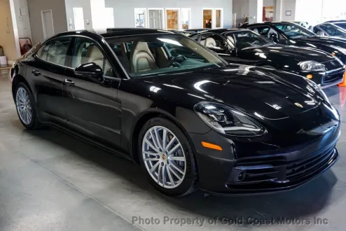 2018 Porsche Panamera Base 4 photo 2