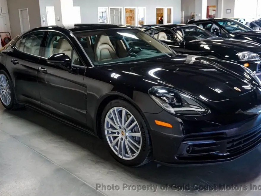 2018 Porsche Panamera Base 4 photo 2