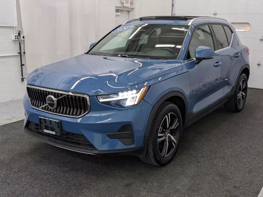 2024 Volvo XC40 Core photo 1