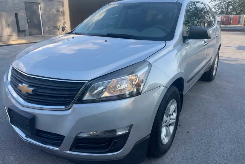 2017 Chevrolet Traverse LS photo 1